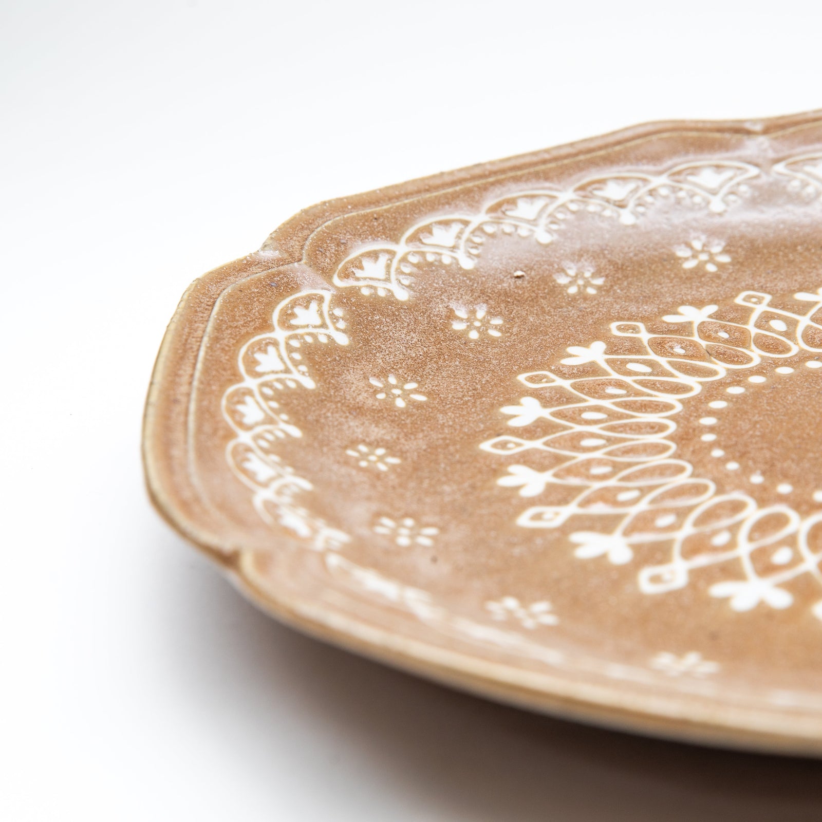 Japanese Porcealin Lace Scalloped Edge Plate (24x23.5x3cm)