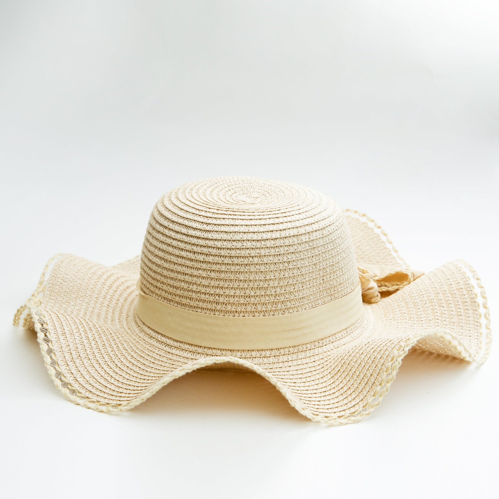 Wavy Ribbon Hat 